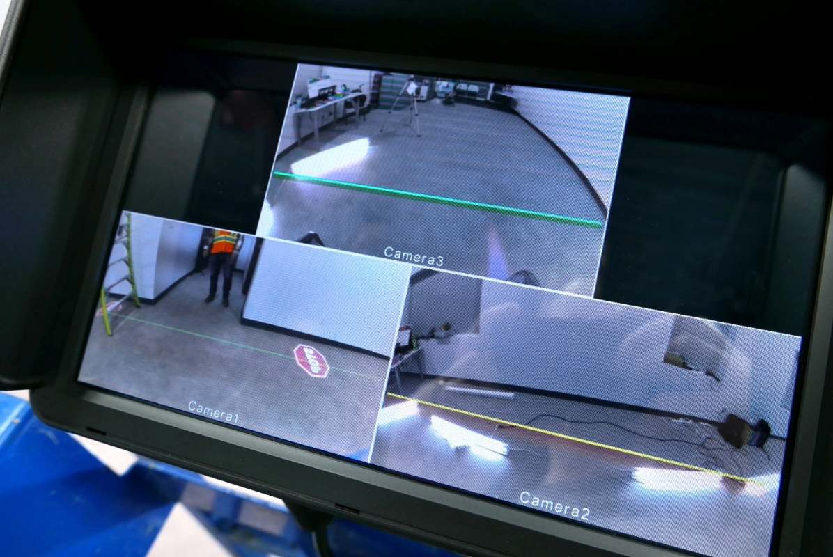 Operators monitor that receives real time audio and visual alerts